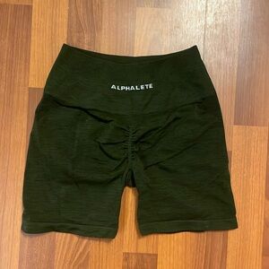 Alphalete Amplify Short - 4.5” - Evergreen - M